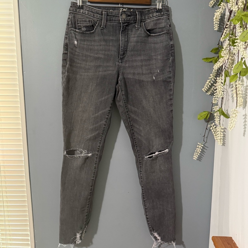 Universal Thread Black Distressed Jeans